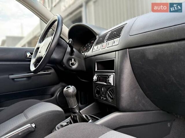 Серый Фольксваген Гольф, объемом двигателя 1.6 л и пробегом 201 тыс. км за 4490 $, фото 35 на Automoto.ua