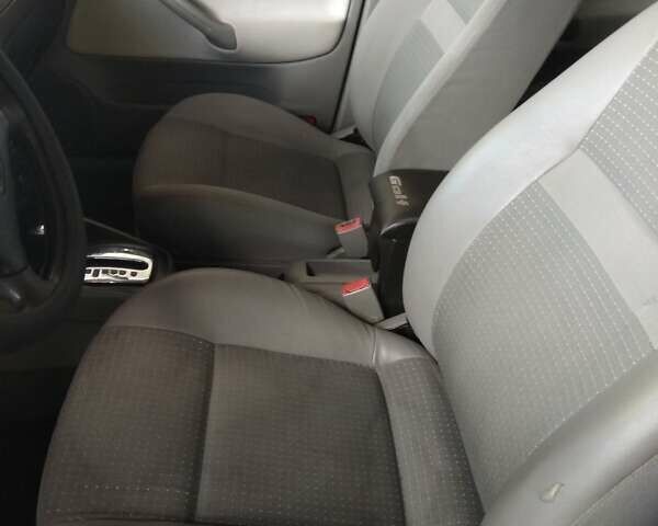 Серый Фольксваген Гольф, объемом двигателя 1.6 л и пробегом 332 тыс. км за 4500 $, фото 13 на Automoto.ua