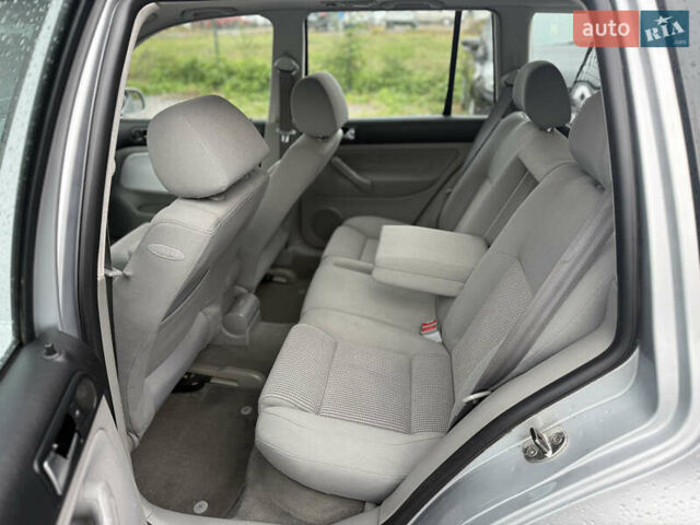 Серый Фольксваген Гольф, объемом двигателя 1.6 л и пробегом 201 тыс. км за 5499 $, фото 20 на Automoto.ua