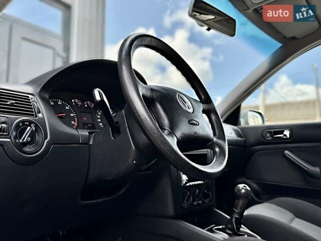 Серый Фольксваген Гольф, объемом двигателя 1.6 л и пробегом 201 тыс. км за 4490 $, фото 39 на Automoto.ua