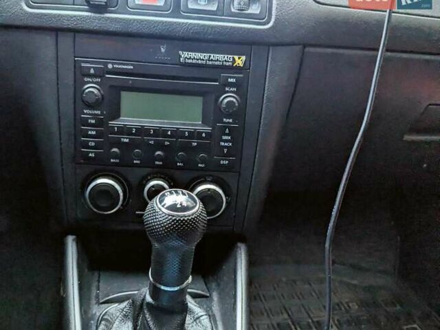 Серый Фольксваген Гольф, объемом двигателя 1.6 л и пробегом 261 тыс. км за 4950 $, фото 10 на Automoto.ua