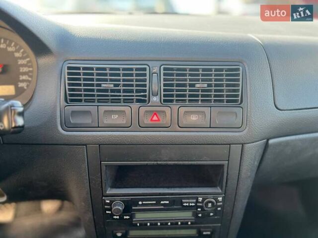 Серый Фольксваген Гольф, объемом двигателя 1.6 л и пробегом 270 тыс. км за 4175 $, фото 23 на Automoto.ua