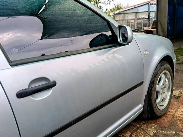 Серый Фольксваген Гольф, объемом двигателя 2 л и пробегом 260 тыс. км за 3600 $, фото 1 на Automoto.ua