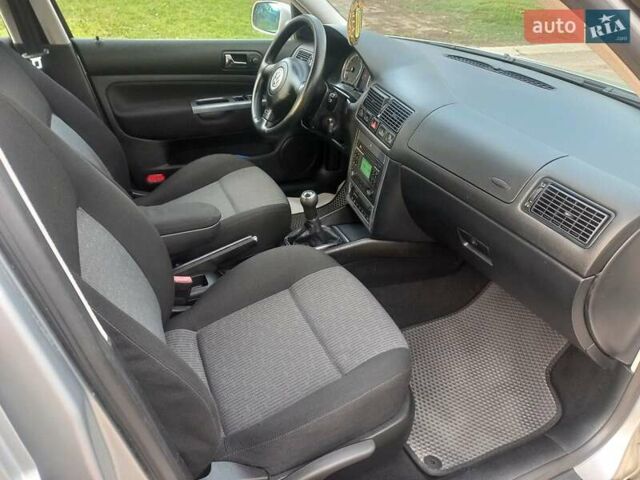 Серый Фольксваген Гольф, объемом двигателя 1.6 л и пробегом 308 тыс. км за 4950 $, фото 20 на Automoto.ua