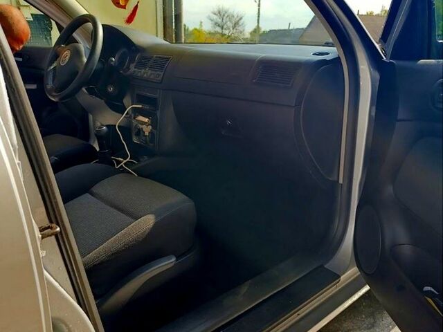 Фольксваген Гольф 2003 в Березовке на Automoto.ua Серый Фольксваген Гольф, объемом двигателя 2 л и пробегом 222 тыс. км за 5650 $, фото 6 на Automoto.ua