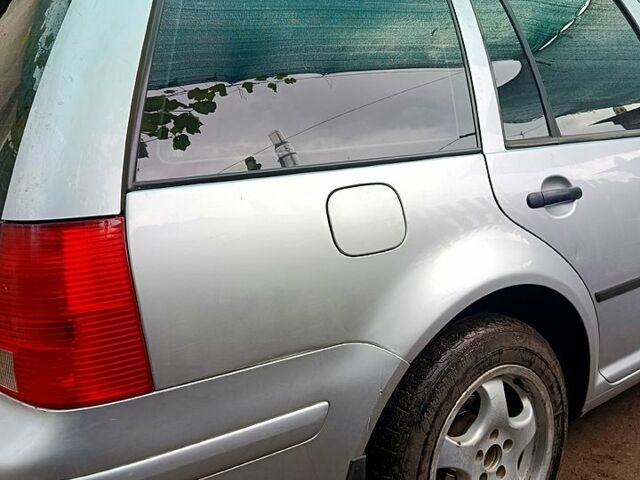 Серый Фольксваген Гольф, объемом двигателя 2 л и пробегом 260 тыс. км за 3600 $, фото 2 на Automoto.ua