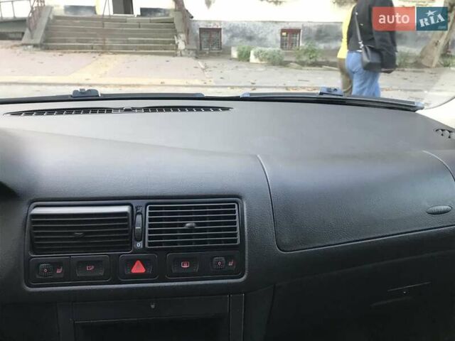 Фольксваген Гольф 2003 у Теребовле на Automoto.ua Сірий Фольксваген Гольф, об'ємом двигуна 1.39 л та пробігом 219 тис. км за 4499 $, фото 31 на Automoto.ua