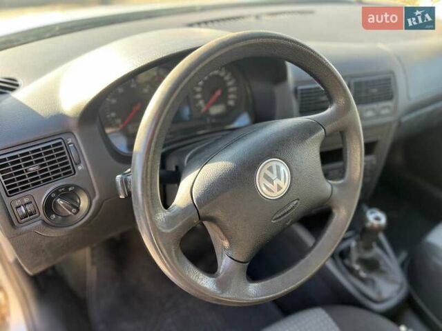 Серый Фольксваген Гольф, объемом двигателя 1.6 л и пробегом 270 тыс. км за 4175 $, фото 20 на Automoto.ua