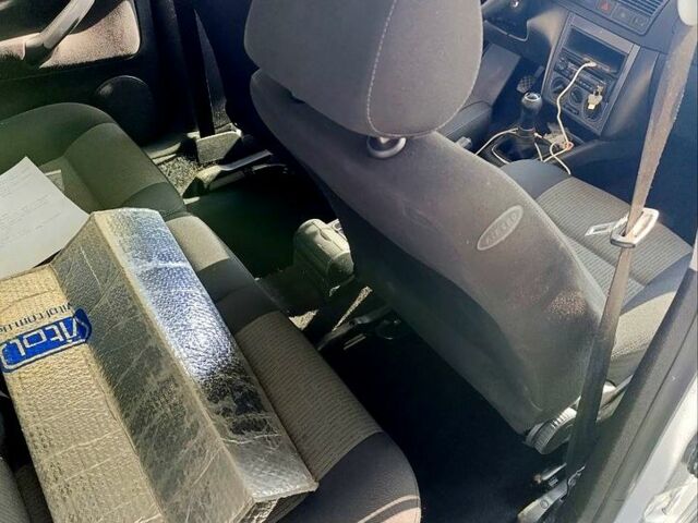 Фольксваген Гольф 2003 в Березовке на Automoto.ua Серый Фольксваген Гольф, объемом двигателя 2 л и пробегом 222 тыс. км за 5650 $, фото 3 на Automoto.ua