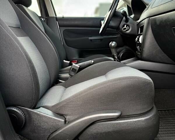 Серый Фольксваген Гольф, объемом двигателя 1.6 л и пробегом 201 тыс. км за 4490 $, фото 32 на Automoto.ua