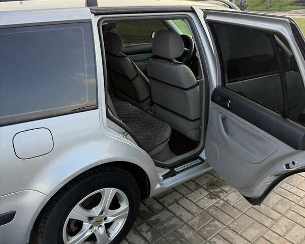 Сірий Фольксваген Гольф, об'ємом двигуна 1.39 л та пробігом 272 тис. км за 3800 $, фото 32 на Automoto.ua