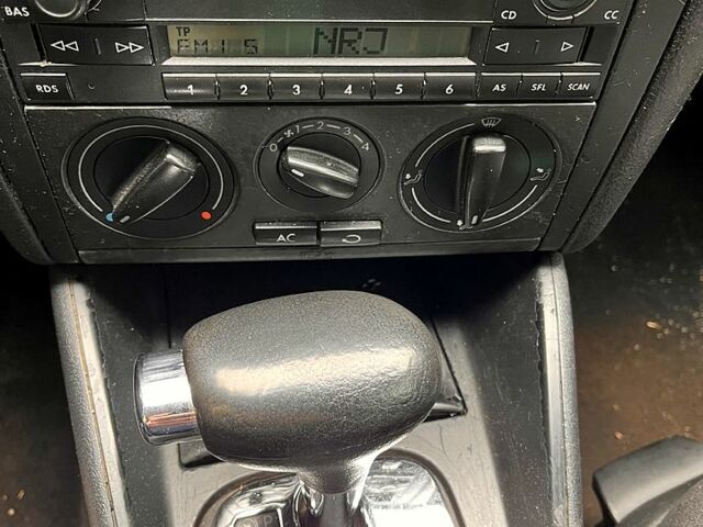 Сірий Фольксваген Гольф, об'ємом двигуна 1.6 л та пробігом 226 тис. км за 4350 $, фото 9 на Automoto.ua