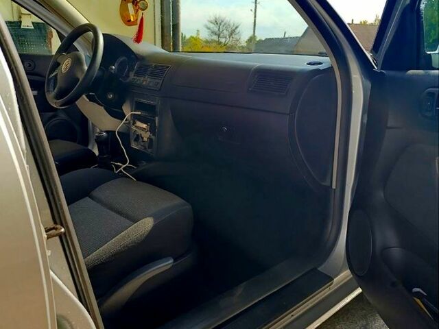 Фольксваген Гольф 2003 в Березовке на Automoto.ua Серый Фольксваген Гольф, объемом двигателя 2 л и пробегом 222 тыс. км за 5650 $, фото 5 на Automoto.ua