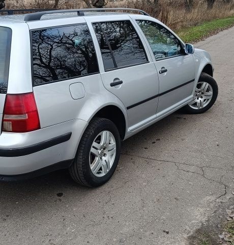 Серый Фольксваген Гольф, объемом двигателя 1.4 л и пробегом 240 тыс. км за 4200 $, фото 4 на Automoto.ua