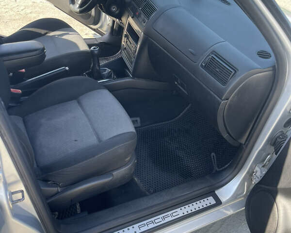 Серый Фольксваген Гольф, объемом двигателя 1.9 л и пробегом 295 тыс. км за 4000 $, фото 11 на Automoto.ua