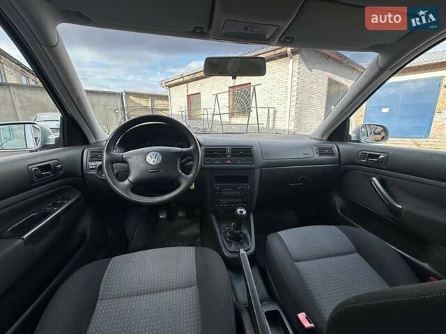 Серый Фольксваген Гольф, объемом двигателя 1.6 л и пробегом 273 тыс. км за 4200 $, фото 13 на Automoto.ua