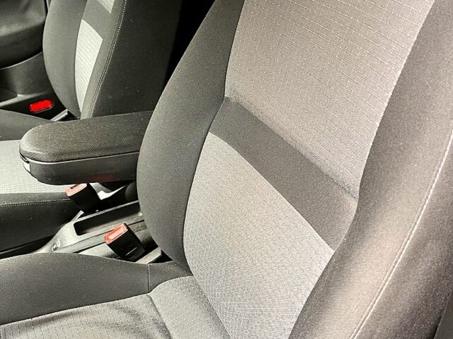 Сірий Фольксваген Гольф, об'ємом двигуна 1.6 л та пробігом 226 тис. км за 4350 $, фото 7 на Automoto.ua