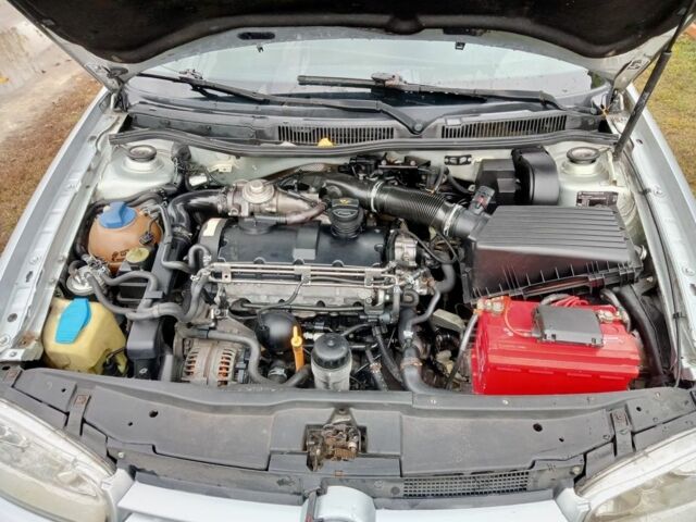 Серый Фольксваген Гольф, объемом двигателя 1.9 л и пробегом 321 тыс. км за 3200 $, фото 7 на Automoto.ua