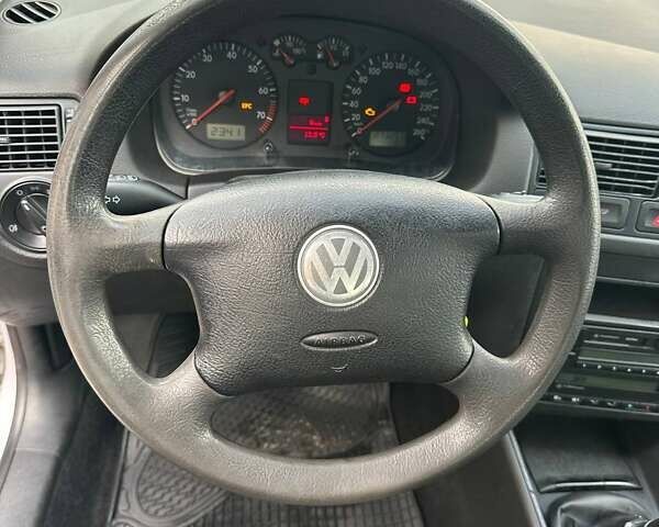 Серый Фольксваген Гольф, объемом двигателя 1.6 л и пробегом 273 тыс. км за 4200 $, фото 12 на Automoto.ua