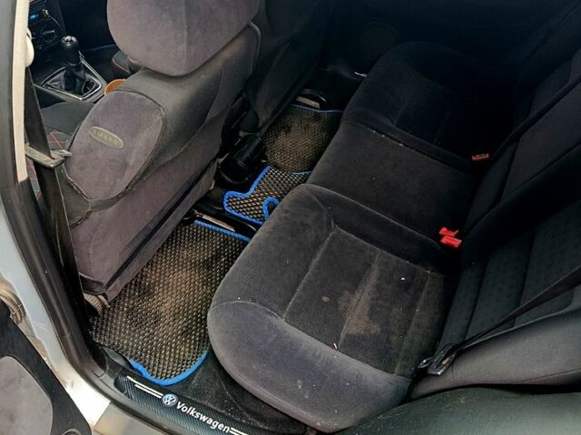 Серый Фольксваген Гольф, объемом двигателя 2 л и пробегом 260 тыс. км за 3600 $, фото 6 на Automoto.ua