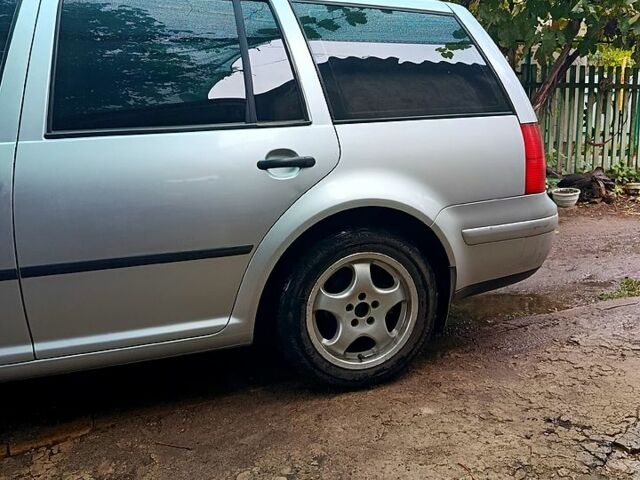 Серый Фольксваген Гольф, объемом двигателя 2 л и пробегом 260 тыс. км за 3600 $, фото 4 на Automoto.ua