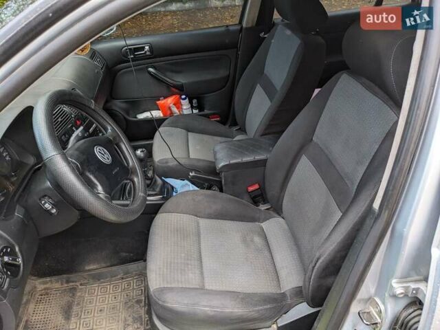 Серый Фольксваген Гольф, объемом двигателя 1.6 л и пробегом 261 тыс. км за 4950 $, фото 3 на Automoto.ua