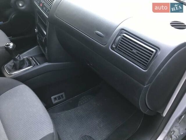 Фольксваген Гольф 2003 у Теребовле на Automoto.ua Сірий Фольксваген Гольф, об'ємом двигуна 1.39 л та пробігом 219 тис. км за 4499 $, фото 16 на Automoto.ua