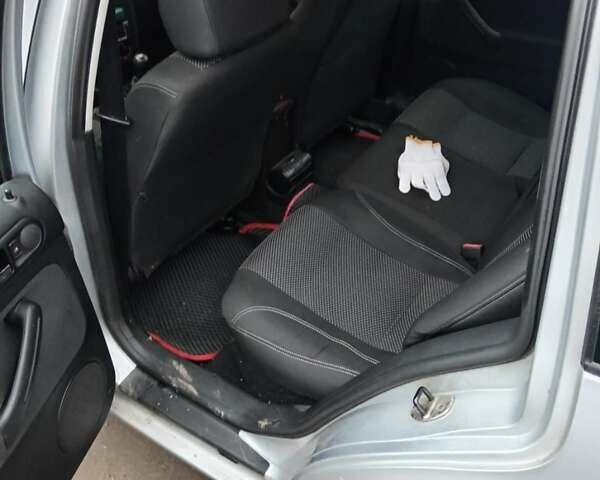 Серый Фольксваген Гольф, объемом двигателя 1.6 л и пробегом 250 тыс. км за 4000 $, фото 14 на Automoto.ua