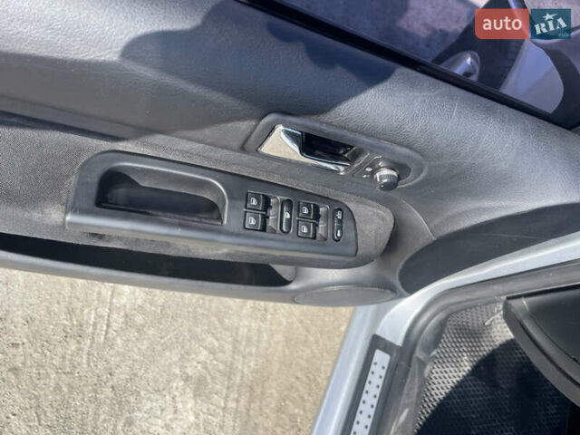 Серый Фольксваген Гольф, объемом двигателя 1.9 л и пробегом 295 тыс. км за 4000 $, фото 19 на Automoto.ua