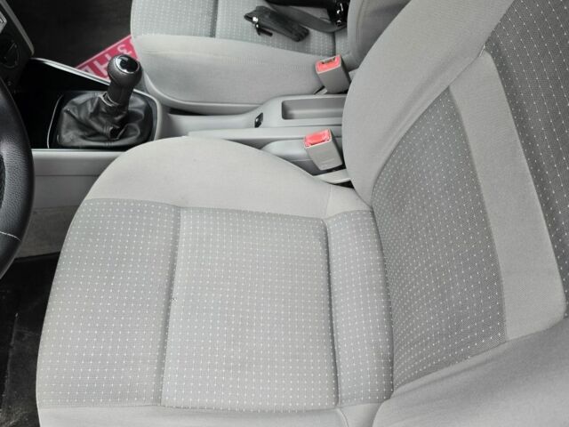 Сірий Фольксваген Гольф, об'ємом двигуна 1.6 л та пробігом 293 тис. км за 5500 $, фото 7 на Automoto.ua