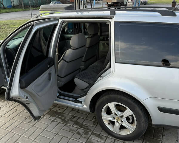 Сірий Фольксваген Гольф, об'ємом двигуна 1.39 л та пробігом 272 тис. км за 3800 $, фото 33 на Automoto.ua