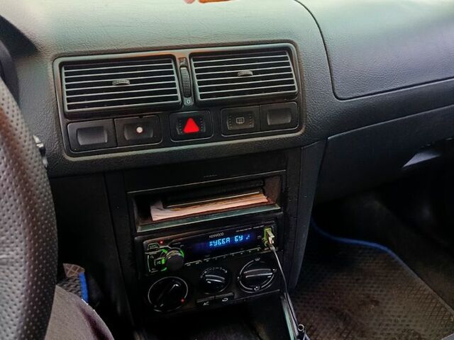 Серый Фольксваген Гольф, объемом двигателя 2 л и пробегом 260 тыс. км за 3600 $, фото 8 на Automoto.ua