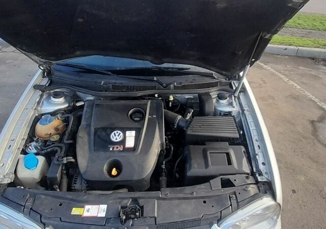 Серый Фольксваген Гольф, объемом двигателя 1.9 л и пробегом 330 тыс. км за 2400 $, фото 2 на Automoto.ua