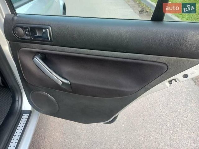 Серый Фольксваген Гольф, объемом двигателя 1.6 л и пробегом 308 тыс. км за 4950 $, фото 19 на Automoto.ua