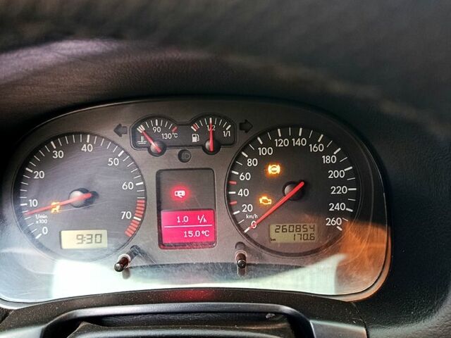 Серый Фольксваген Гольф, объемом двигателя 2 л и пробегом 260 тыс. км за 3600 $, фото 9 на Automoto.ua