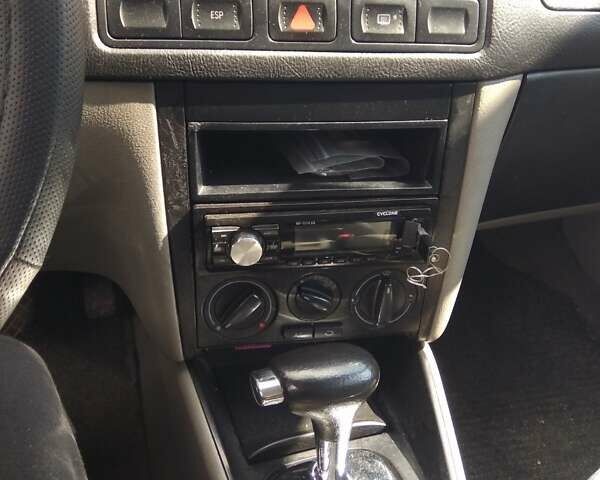 Серый Фольксваген Гольф, объемом двигателя 1.6 л и пробегом 332 тыс. км за 4500 $, фото 4 на Automoto.ua