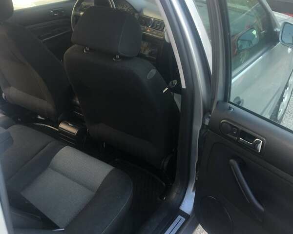 Серый Фольксваген Гольф, объемом двигателя 1.39 л и пробегом 250 тыс. км за 2700 $, фото 3 на Automoto.ua