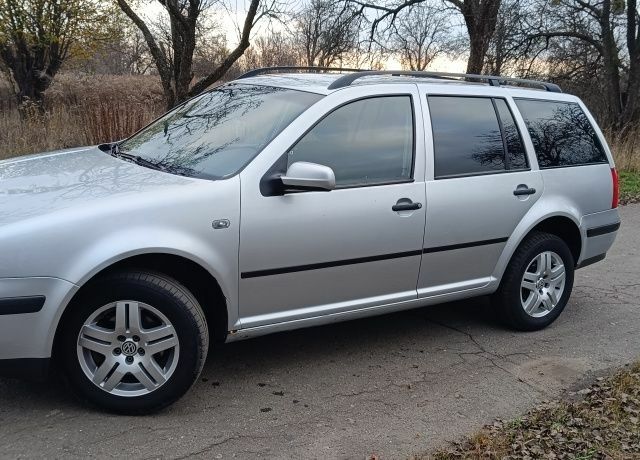 Серый Фольксваген Гольф, объемом двигателя 1.4 л и пробегом 240 тыс. км за 4200 $, фото 7 на Automoto.ua