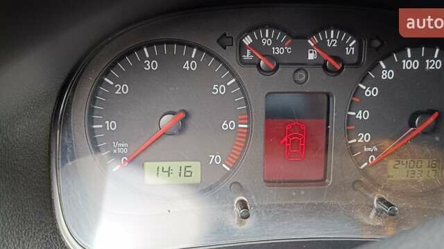 Серый Фольксваген Гольф, объемом двигателя 1.39 л и пробегом 240 тыс. км за 4200 $, фото 12 на Automoto.ua