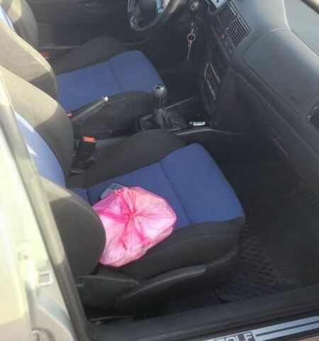 Серый Фольксваген Гольф, объемом двигателя 1.9 л и пробегом 330 тыс. км за 2400 $, фото 3 на Automoto.ua