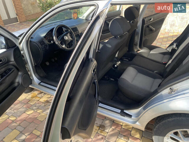 Серый Фольксваген Гольф, объемом двигателя 1.6 л и пробегом 280 тыс. км за 3200 $, фото 22 на Automoto.ua