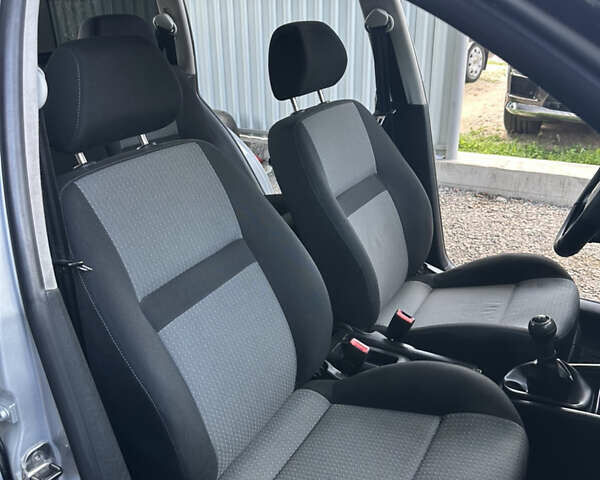 Сірий Фольксваген Гольф, об'ємом двигуна 1.6 л та пробігом 245 тис. км за 4600 $, фото 4 на Automoto.ua