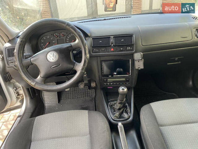 Серый Фольксваген Гольф, объемом двигателя 1.6 л и пробегом 280 тыс. км за 3200 $, фото 14 на Automoto.ua