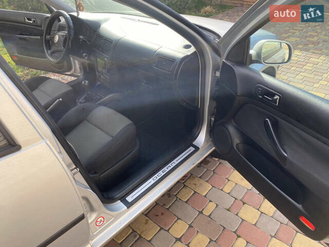 Серый Фольксваген Гольф, объемом двигателя 1.6 л и пробегом 280 тыс. км за 3200 $, фото 16 на Automoto.ua