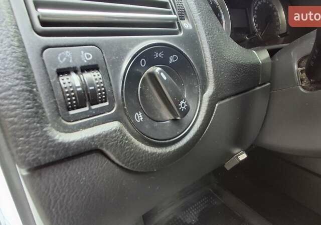 Серый Фольксваген Гольф, объемом двигателя 1.6 л и пробегом 265 тыс. км за 5200 $, фото 16 на Automoto.ua