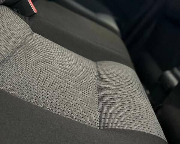 Сірий Фольксваген Гольф, об'ємом двигуна 1.6 л та пробігом 199 тис. км за 5649 $, фото 28 на Automoto.ua