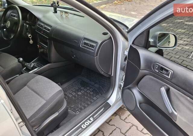 Серый Фольксваген Гольф, объемом двигателя 1.6 л и пробегом 265 тыс. км за 5200 $, фото 13 на Automoto.ua