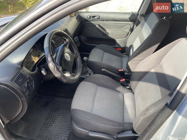 Серый Фольксваген Гольф, объемом двигателя 1.6 л и пробегом 280 тыс. км за 3200 $, фото 12 на Automoto.ua