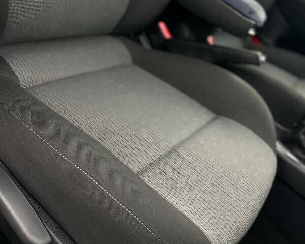 Сірий Фольксваген Гольф, об'ємом двигуна 1.6 л та пробігом 199 тис. км за 5649 $, фото 21 на Automoto.ua