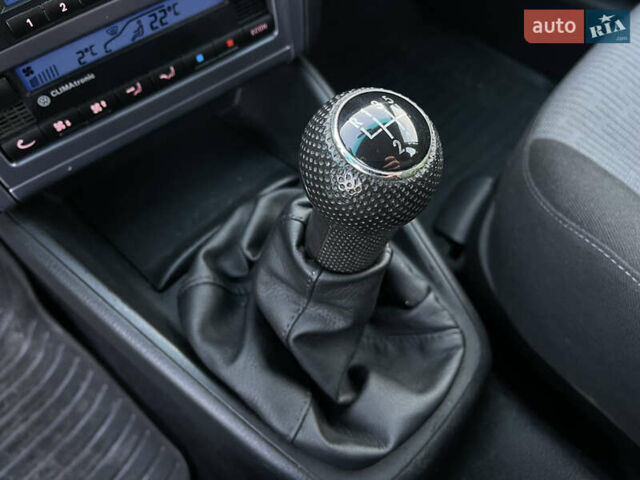 Серый Фольксваген Гольф, объемом двигателя 1.4 л и пробегом 251 тыс. км за 4150 $, фото 77 на Automoto.ua